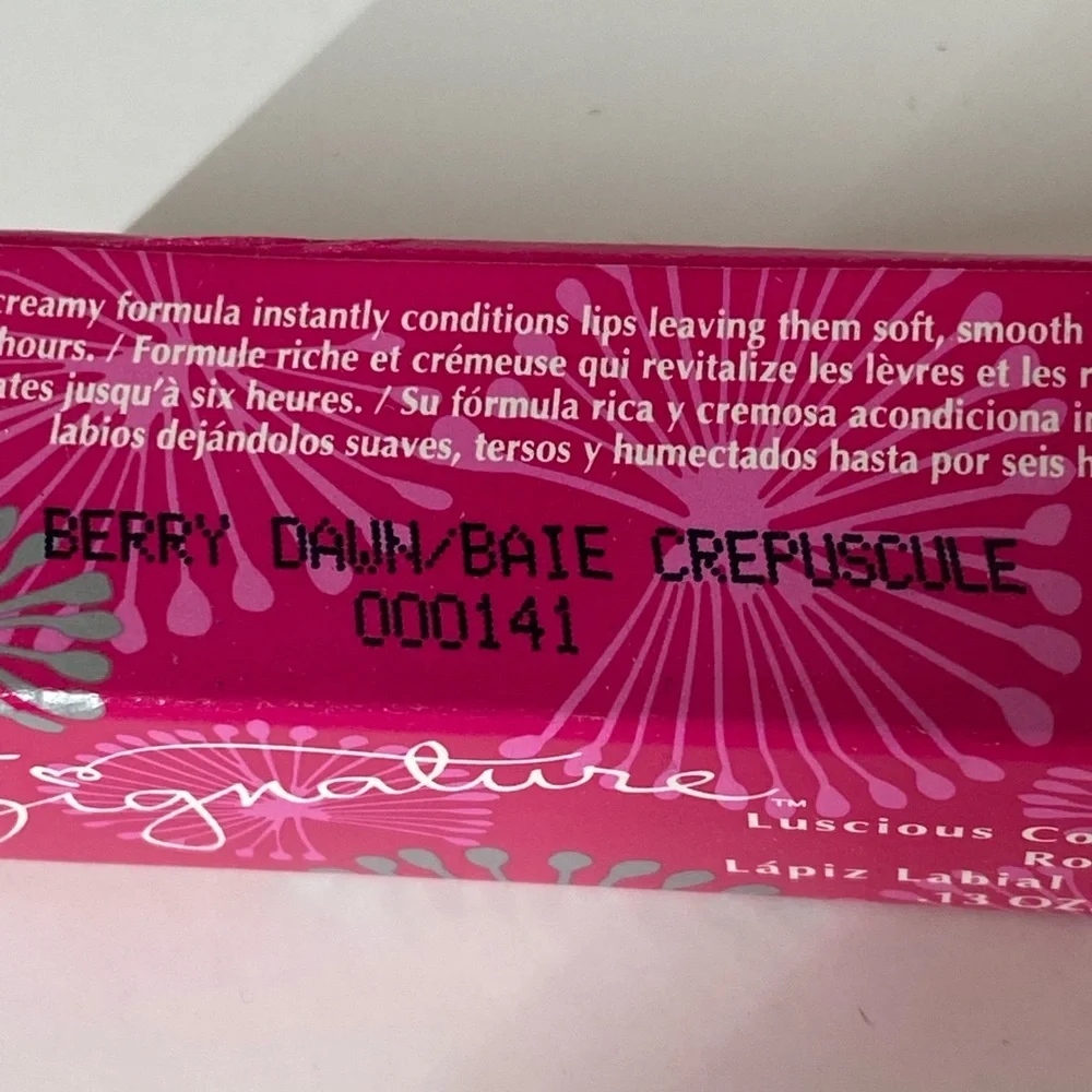 Mary Kay signature luscious color lipstick berry dawn - Picture 3 of 6